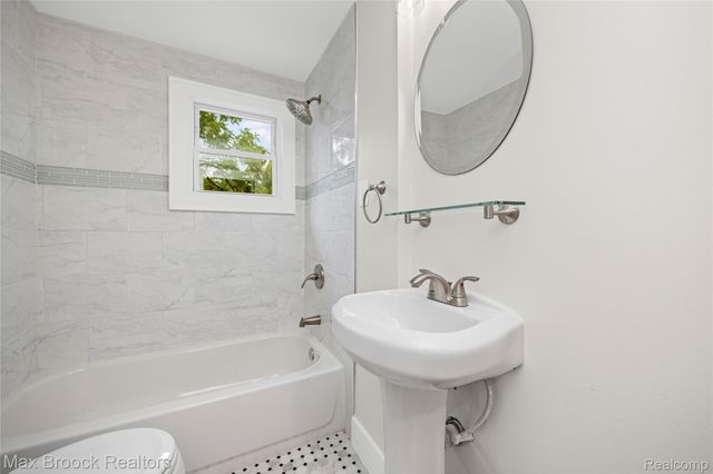 967 Ann Street, Birmingham, MI 48009