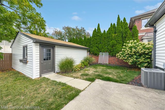 967 Ann Street, Birmingham, MI 48009