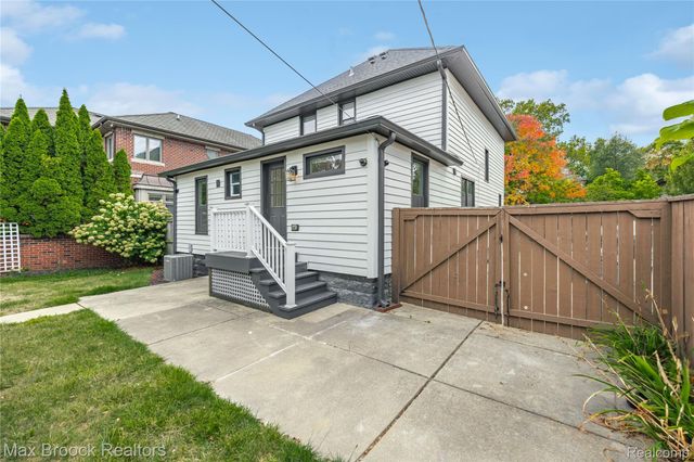 967 Ann Street, Birmingham, MI 48009