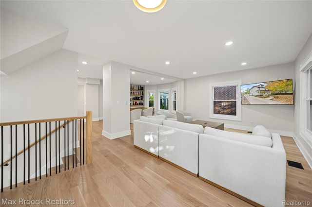 967 Ann Street, Birmingham, MI 48009