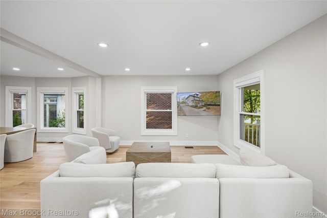 967 Ann Street, Birmingham, MI 48009