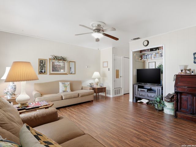 113 Meadow Way, Universal City, TX 78148