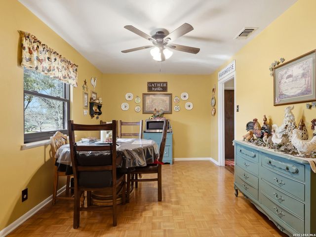 113 Meadow Way, Universal City, TX 78148