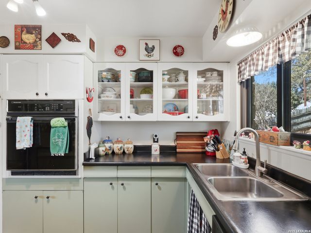 113 Meadow Way, Universal City, TX 78148