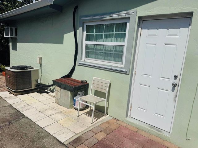 3335 10th Avenue N, Palm Springs, FL 33461