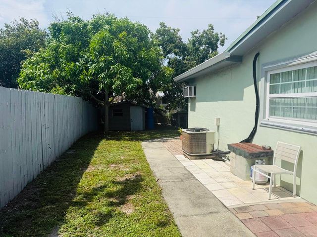3335 10th Avenue N, Palm Springs, FL 33461