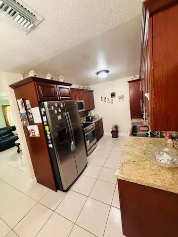 3335 10th Avenue N, Palm Springs, FL 33461