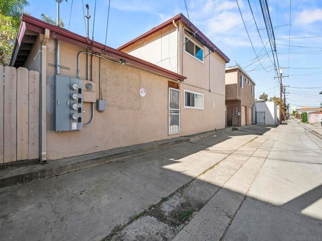 3633 37 32nd St, San Diego, CA 92104