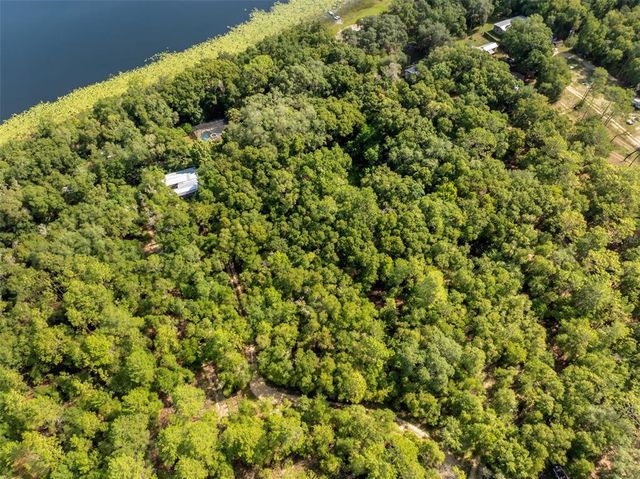 250 W WEST LAKE DRIVE, Hawthorne, FL 32640