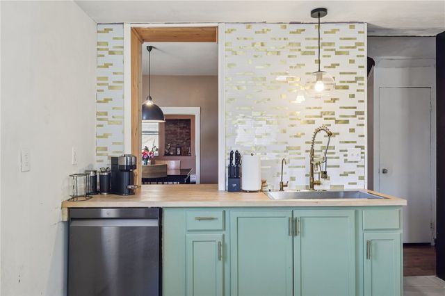 1619 Manhattan Street, Manchester, PA 15233