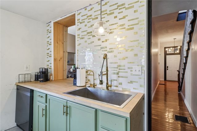 1619 Manhattan Street, Manchester, PA 15233