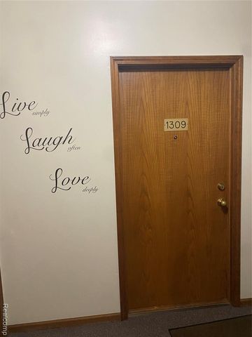 1309 Shoemaker Drive 82, Westland, MI 48185