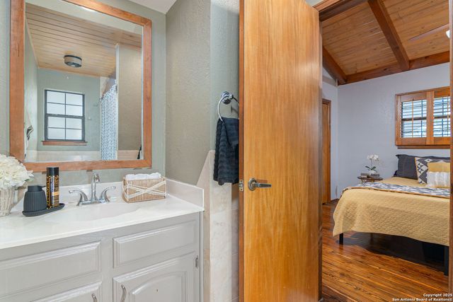 110 lakeside, Seguin, TX 78155