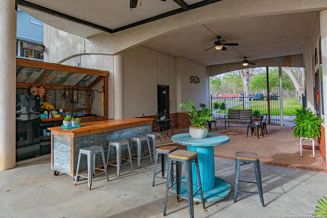 110 lakeside, Seguin, TX 78155