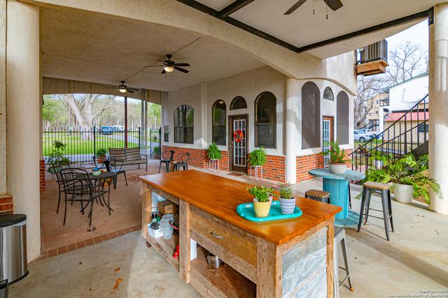 110 lakeside, Seguin, TX 78155
