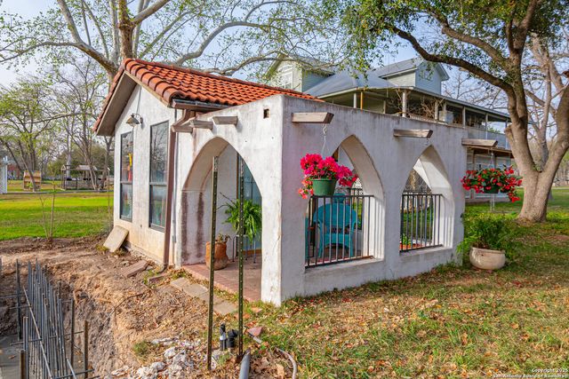 110 lakeside, Seguin, TX 78155
