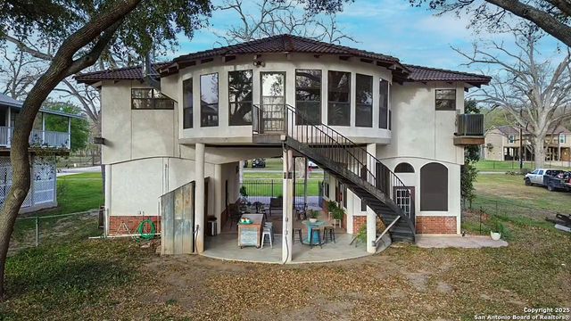 110 lakeside, Seguin, TX 78155