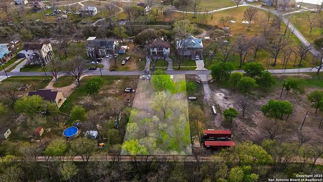 110 lakeside, Seguin, TX 78155