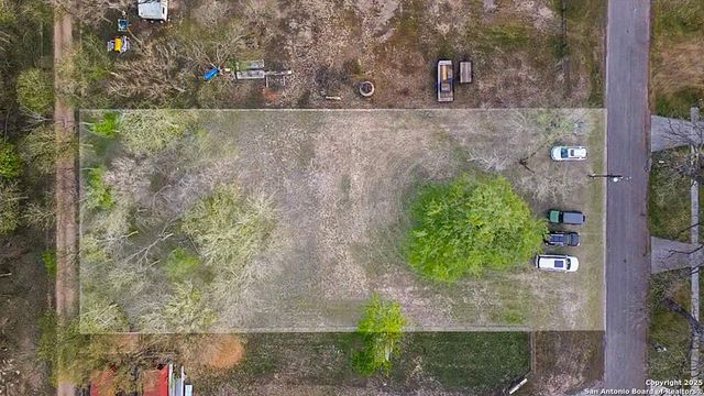 110 lakeside, Seguin, TX 78155