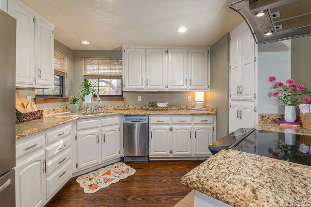 110 lakeside, Seguin, TX 78155
