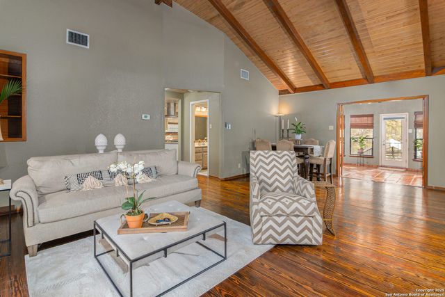 110 lakeside, Seguin, TX 78155