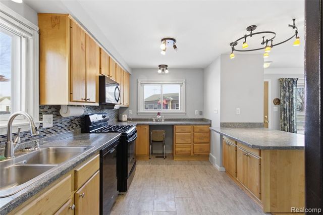 23162 Doremus Street, Saint Clair Shores, MI 48080