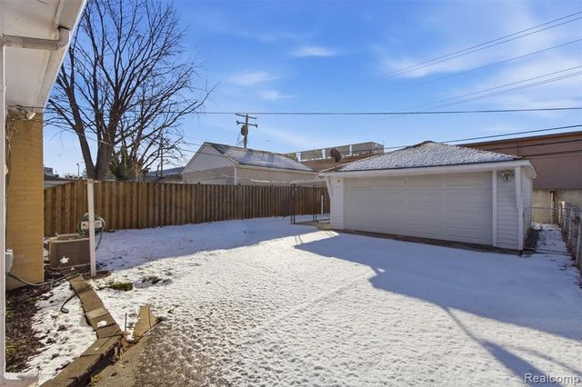 23162 Doremus Street, Saint Clair Shores, MI 48080