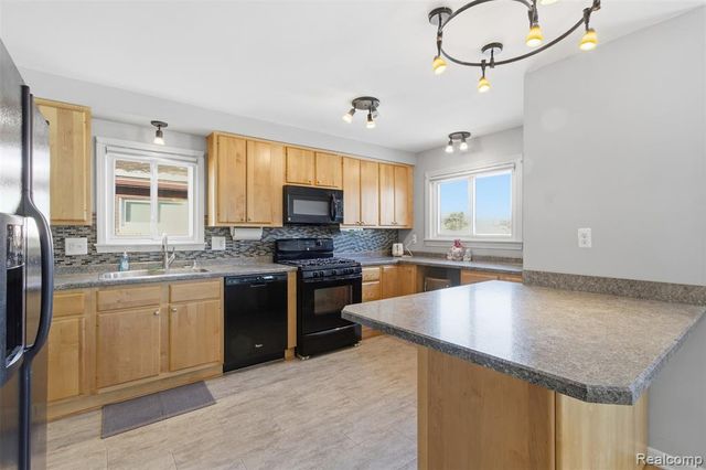 23162 Doremus Street, Saint Clair Shores, MI 48080