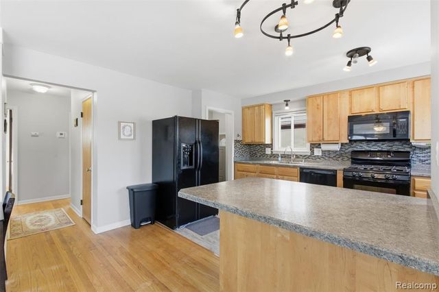 23162 Doremus Street, Saint Clair Shores, MI 48080