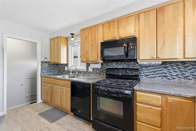 23162 Doremus Street, Saint Clair Shores, MI 48080