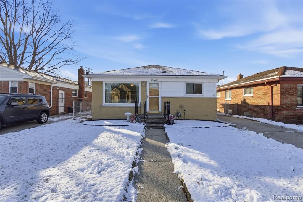 23162 Doremus Street, Saint Clair Shores, MI 48080
