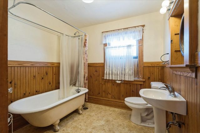 1518 Bever Ave, Cedar Rapids, IA 52403