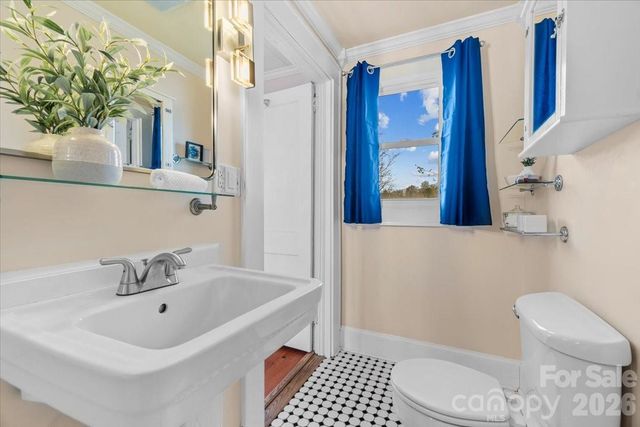 63 Washington Avenue, Asheville, NC 28804