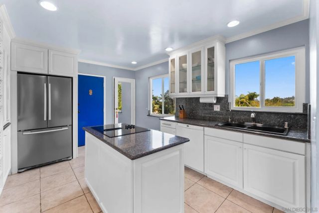 2360 Torrey Pines Rd 28, La Jolla, CA 92037