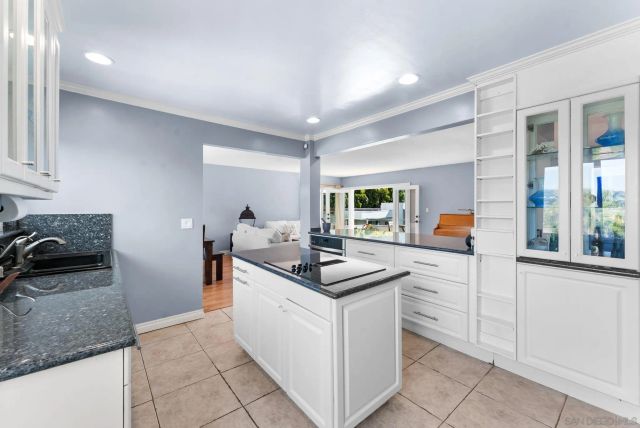 2360 Torrey Pines Rd 28, La Jolla, CA 92037