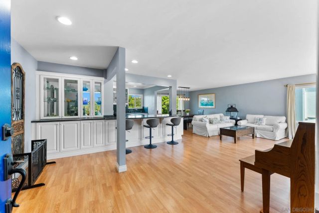 2360 Torrey Pines Rd 28, La Jolla, CA 92037