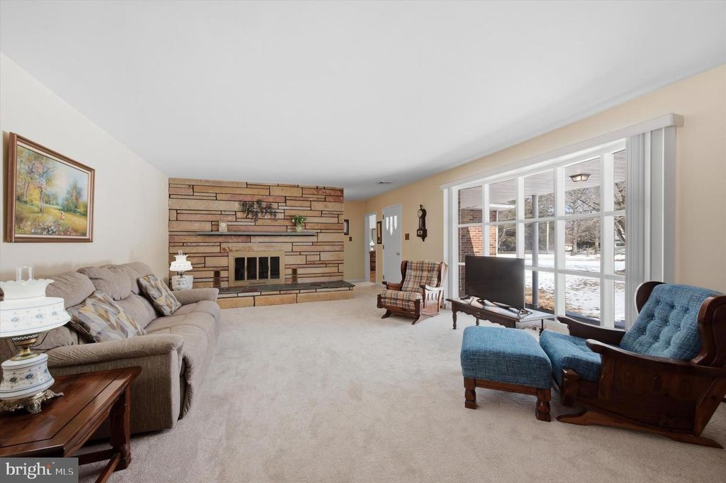 Image 6 of property listing at 1304 VALLEY RD, Glen Mills, PA 19342