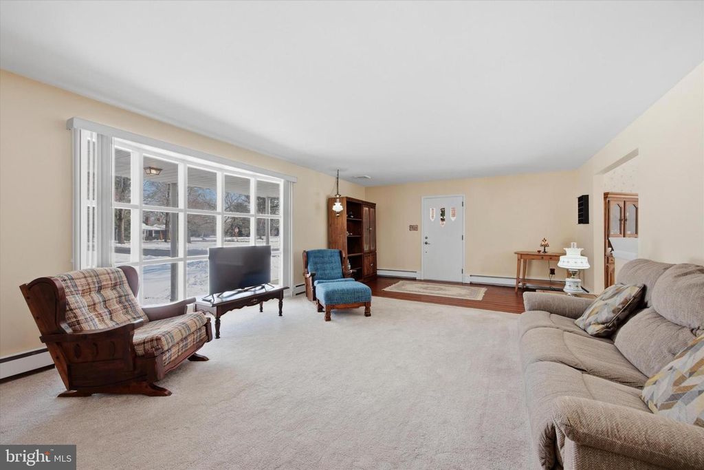 Image 7 of property listing at 1304 VALLEY RD, Glen Mills, PA 19342