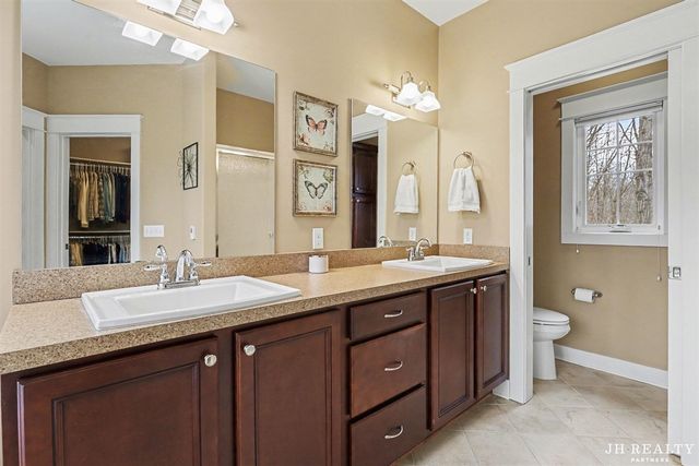 2627 Oak Highland Court, Lowell, MI 49331