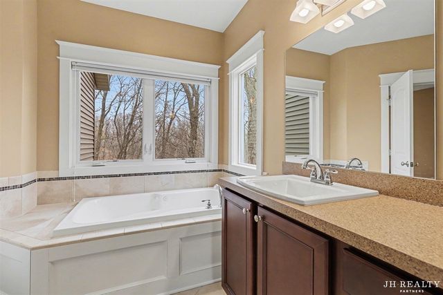 2627 Oak Highland Court, Lowell, MI 49331