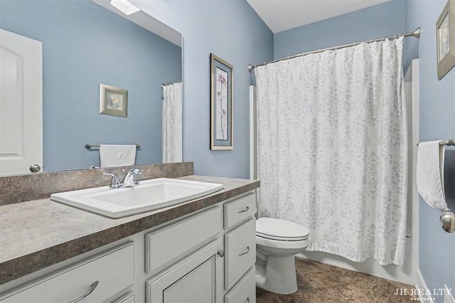 2627 Oak Highland Court, Lowell, MI 49331