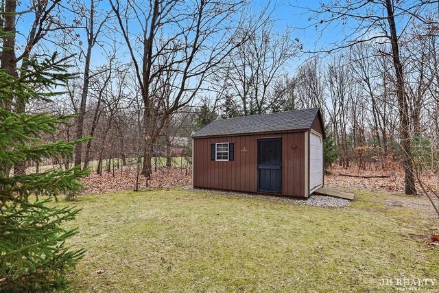 2627 Oak Highland Court, Lowell, MI 49331