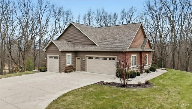 2627 Oak Highland Court, Lowell, MI 49331
