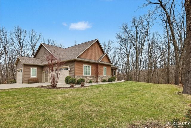 2627 Oak Highland Court, Lowell, MI 49331