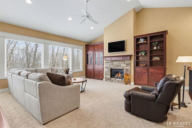 2627 Oak Highland Court, Lowell, MI 49331