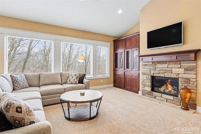 2627 Oak Highland Court, Lowell, MI 49331