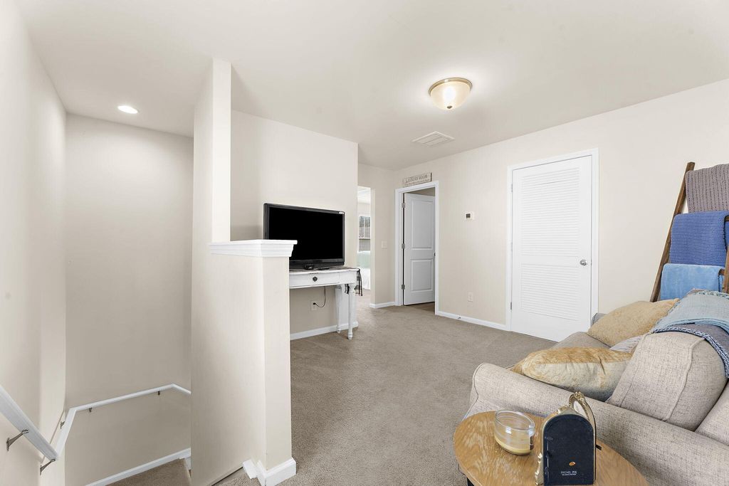 Image 20 of property listing at 163 Surfbird Road, Summerville, SC 29486