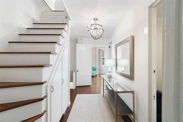 77 Coggeshall Avenue N, Newport, RI 02840