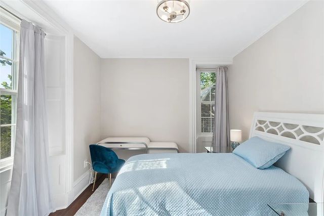 77 Coggeshall Avenue N, Newport, RI 02840