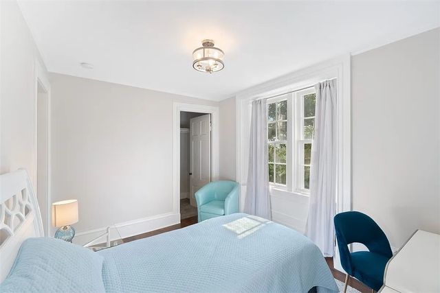 77 Coggeshall Avenue N, Newport, RI 02840